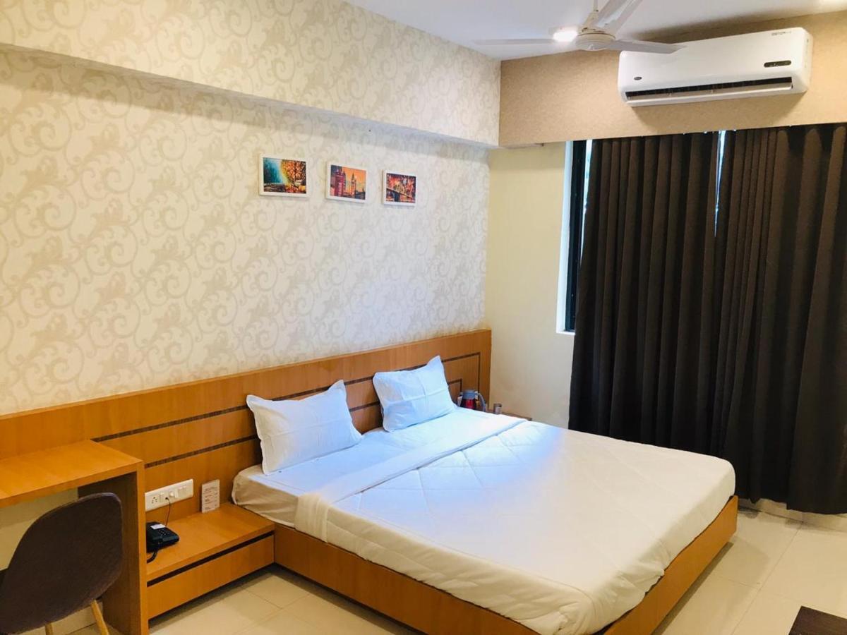 Hotel Golden - I Raipur  Bagian luar foto